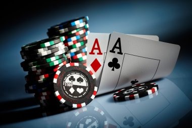 Dashboard showing sportsbook markets for Liga 1 and live-dealer table lobby